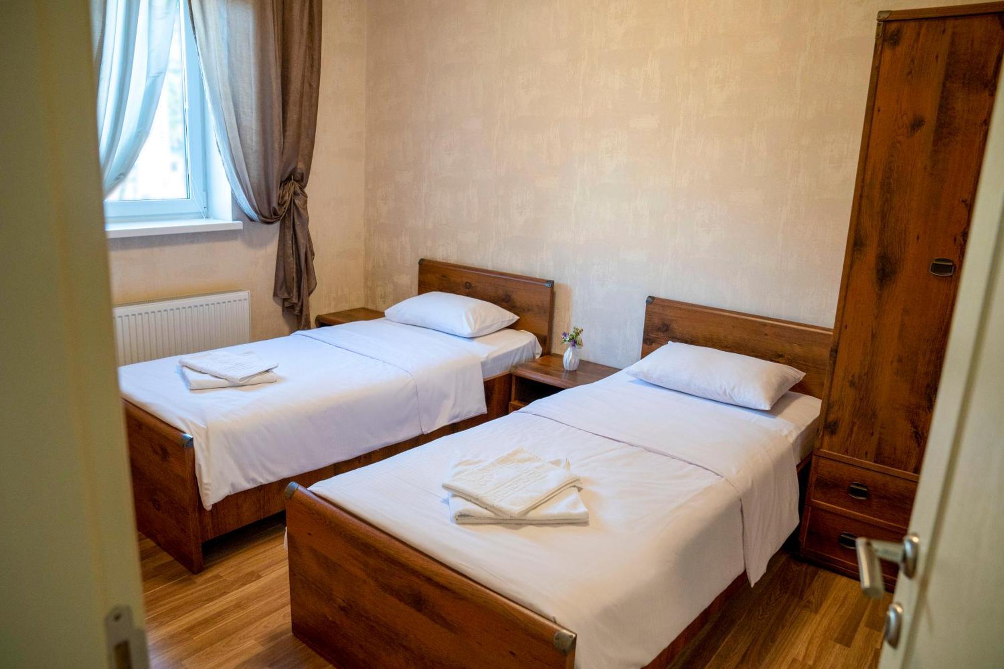 Guest House Kiev Forest Kyiv Exterior foto