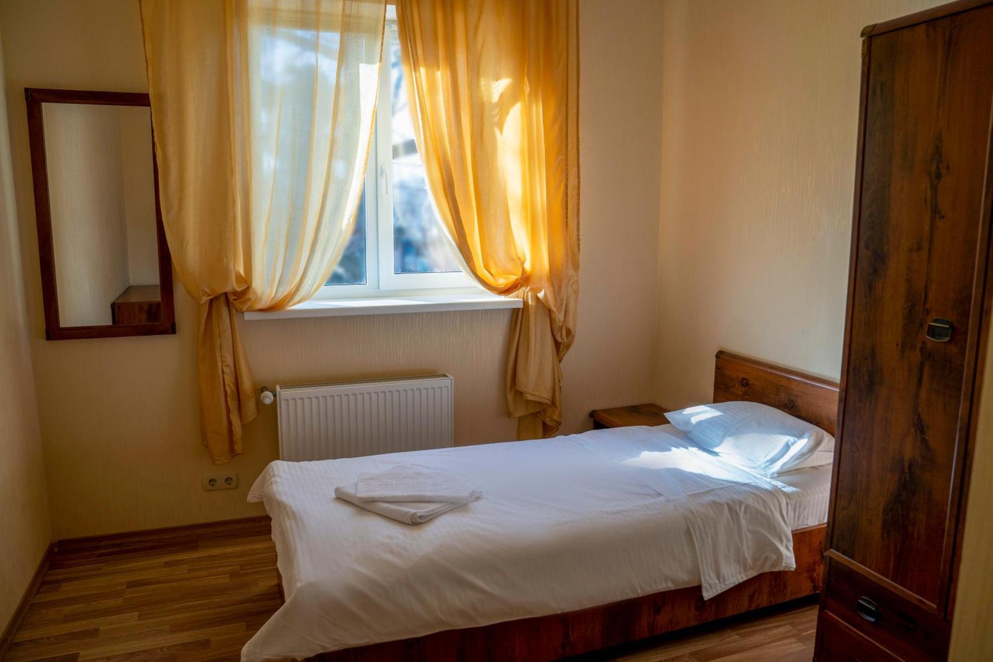 Guest House Kiev Forest Kyiv Exterior foto